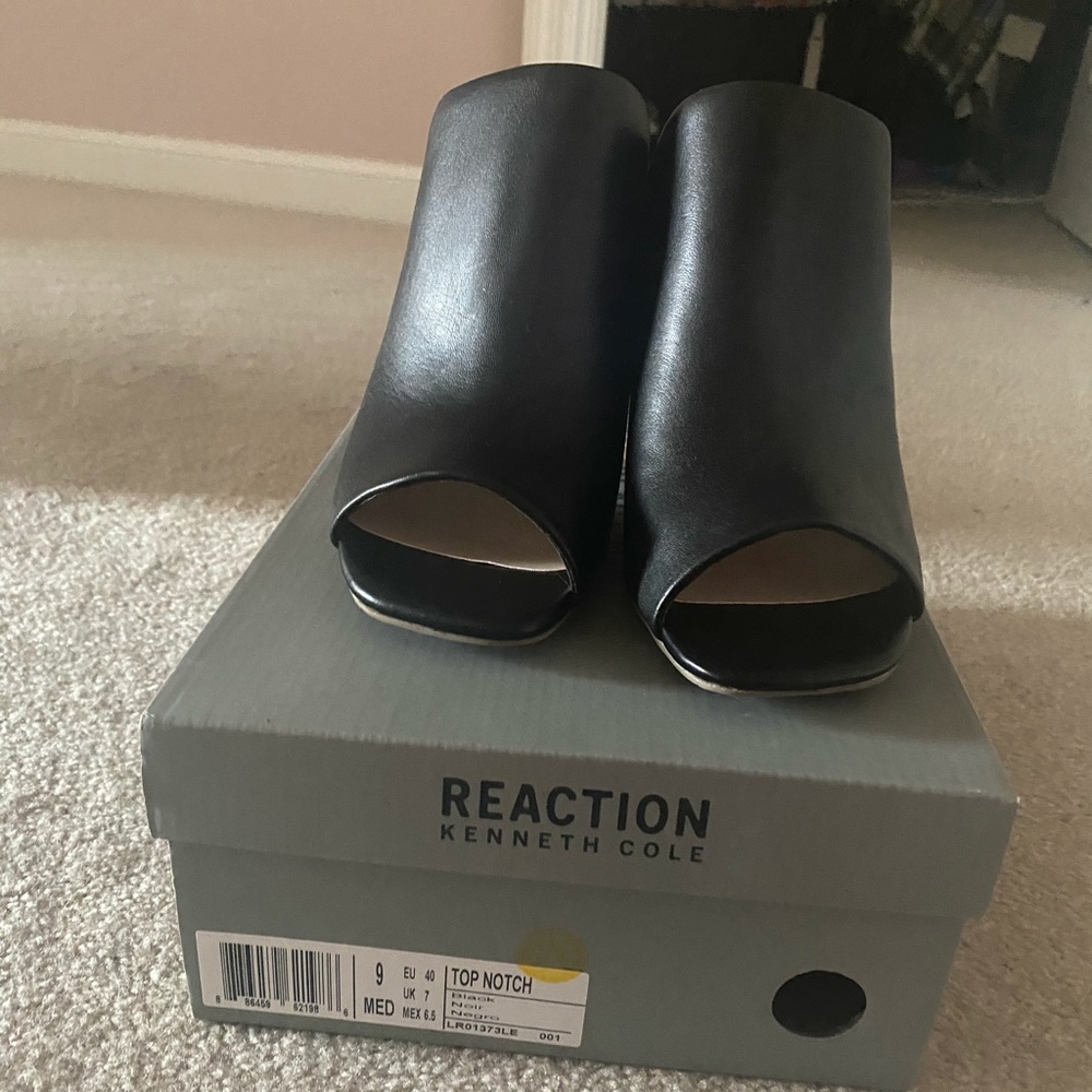 Kenneth Cole Heel